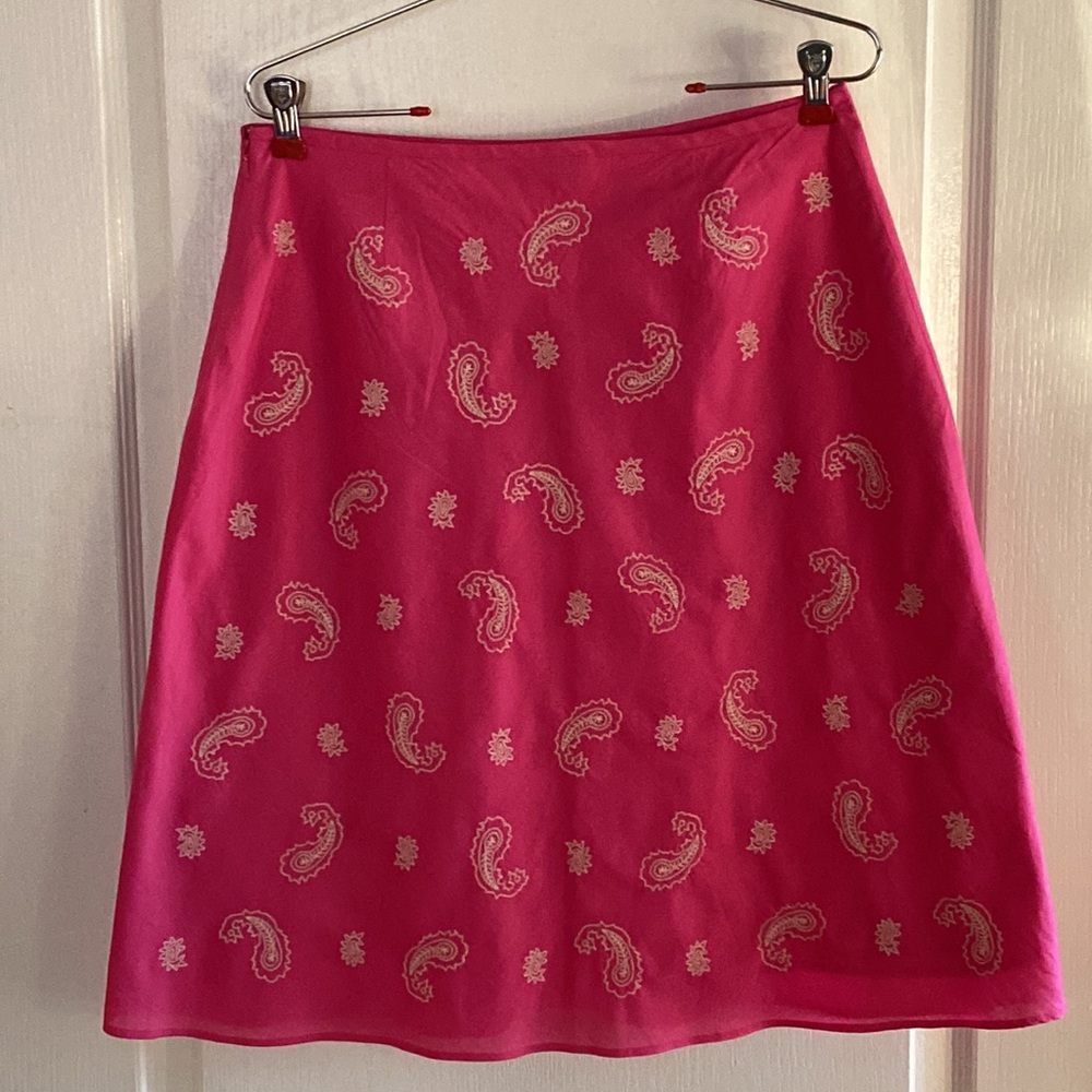Jones New York Sport A-line skirt, pink with tan paisley stitching, size 8, NWOT